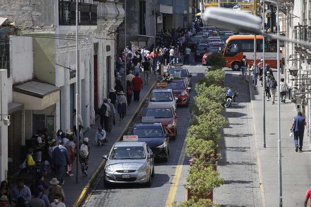  Congestionamiento en el centro histórico de Arequipa. Foto: Félix Contreras - La República   