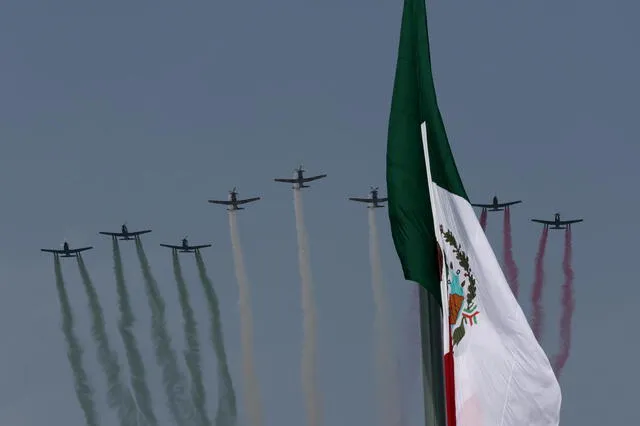  En el evento participaron más de 16.000 integrantes del Ejército, de la Fuerza Aérea y de la Armada de México. Foto: EFE<br>    