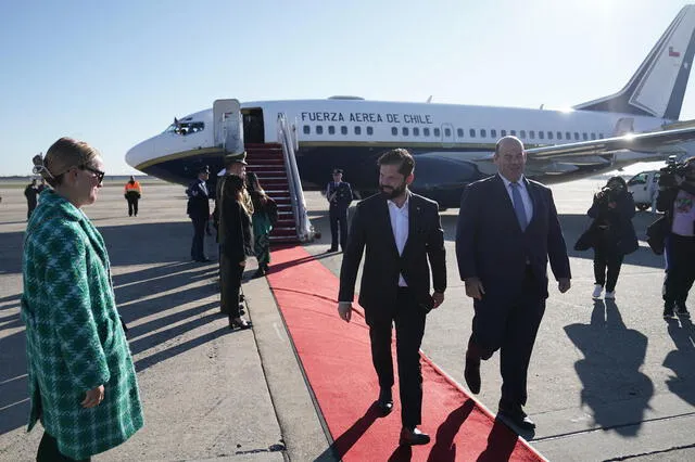  Boric llegó a Washington DC junto con la prensa chilena. Foto: EFE<br>    