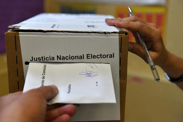  El balotaje en Argentina comenzará a las 8.00 a. m. al igual que anteriores elecciones. Foto: Agencia EFE    