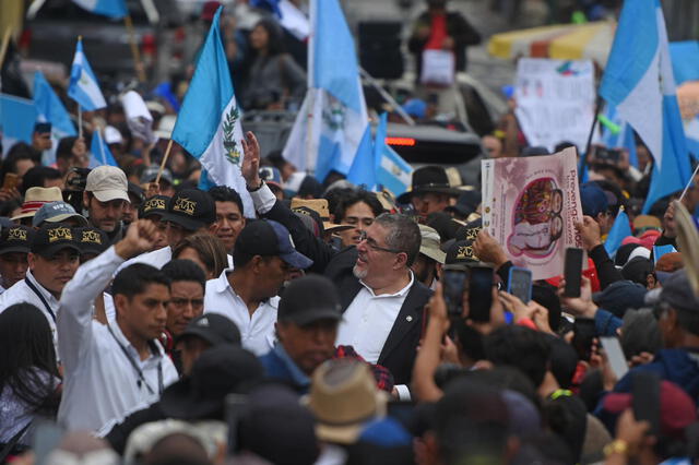 El próximo 14 de enero, Arévalo de León debe asumir la presidencia en sustitución del actual mandatario. Foto: EFE   