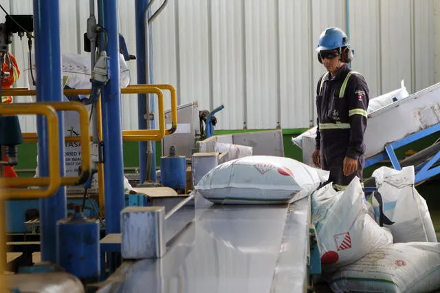 Más de la mitad de los países en el ranking comparten la misma cantidad de horas laborales, exactamente la mayor del continente. Foto: Sociedad Nacional de Pesquería   