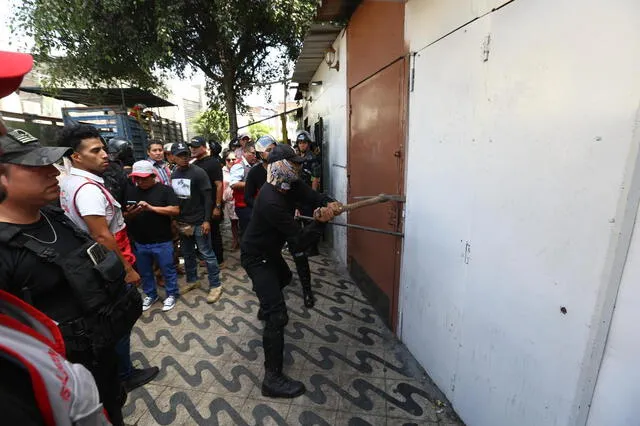 Personal de Fiscalización intervino los locales clandestinos. Foto: Municipalidad de San Juan de Lurigancho    