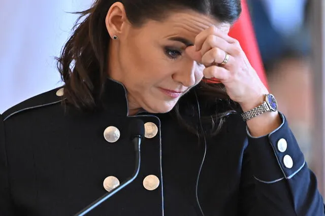 La presidenta húngara Katalin Novak fue duramente criticada tras indultar a un antiguo subdirector de un hogar para menores condenado en 2022 a más de tres años de cárcel. Foto: AFP   