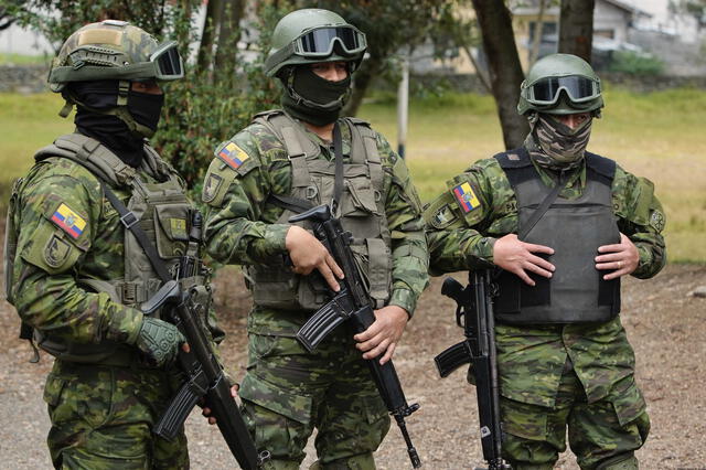 Ecuador es azotado por una grave crisis de inseguridad, la cual ha llevado a Noboa a tomar medidas como la participación de los militares en el resguardo de la ciudadanía. Foto: AFP   