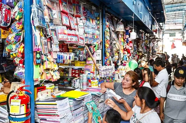 El Bono Escolaridad es de gran beneficio para la compra de los útiles. Foto: El Peruano   