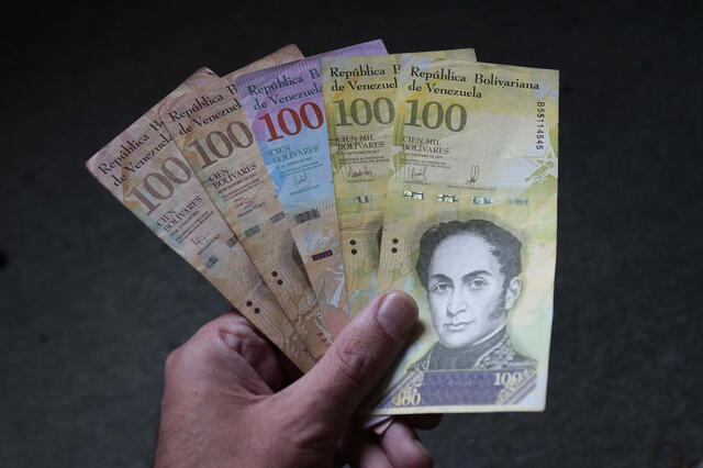 El salario mínimo de Venezuela fue aumentado para los trabajadores públicos. Foto: AFP   