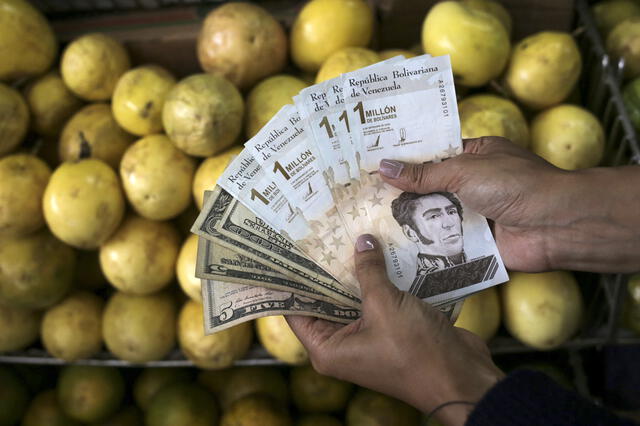 Los bonos especiales se entregan a través del Sistema Patria. Foto: AFP