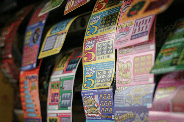 Mujer sorprende con insólita estrategia que le hizo ganar 80.000 dólares en la Lotería de Missouri