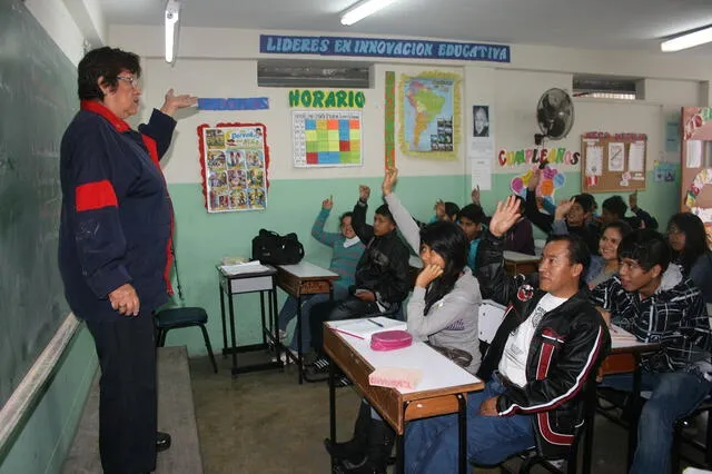 Los Centros de Educación Básica Alternativa (CEBA) de San Juan de Lurigancho son totalmente gratuitos y funcionan desde el año 2005. Foto: Dirección Regional de Educación de Lima Metropolitana (DRELM)   