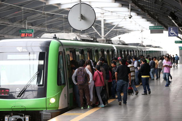 La Línea 1 del Metro de Lima necesita ampliar sus servicios para no colapsar ante la gran demanda de pasajeros. Foto: Andina   