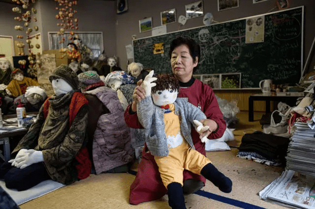  La inspiración para crear muñecos a tamaño real surgió durante la celebración de Undokai. Foto: The New York Times.   