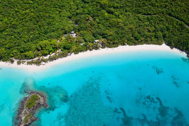  La playa de Trunk Bay es un destino solicitado por los viajeros y amante de las playas. Foto: US News Travel  