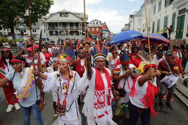 A mitades del año 2023, indígenas de Surinam marcharon para exigir derecho a la tierra. Foto: rfi   