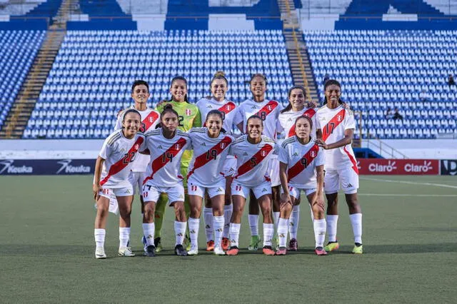 Formación de la selección peruana femenina en el primer cotejo ante Nicaragua. Foto: FPF   