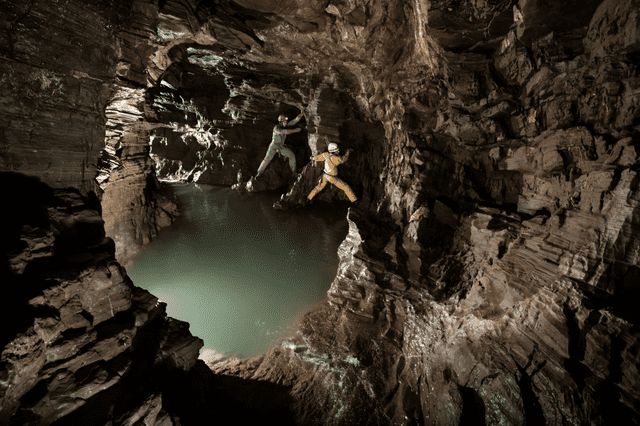 Cueva Veryovkina tiene una profundidad total de 2.212 metros, lo que le ha permitido convertirse en el lugar donde puedes estar más cerca del centro de la Tierra. Foto: National Geographic   