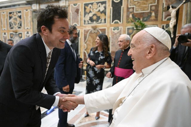Jimmy Fallon fue parte de la reunión en el Vaticano. Foto: AFP.    