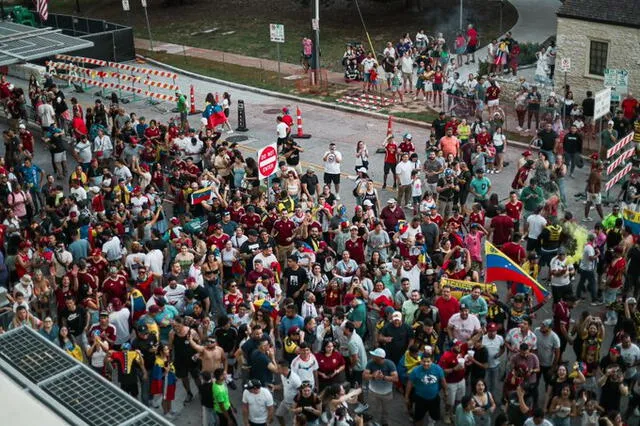 Así la gente venezolana se concentra para alentar a la Vinotinto. Foto: La Vinotinto/X   