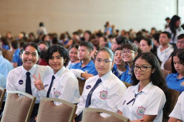 El gobierno de Panamá entrega becas del IFARHU a los estudiantes. Foto: Panamá América   