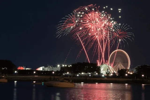  Algunas ciudades de Chicago celebran el 4 de julio con fuegos artificiales. Foto: Rove   