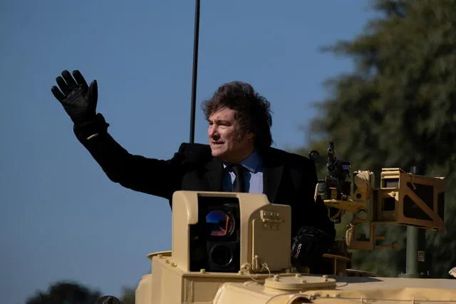 De acuerdo a la información del Gobierno, el desfile estuvo conformado por más de 7,000 efectivos de las distintas fuerzas, 70 vehículos de combate y 62 aeronaves. Foto: AFP.   