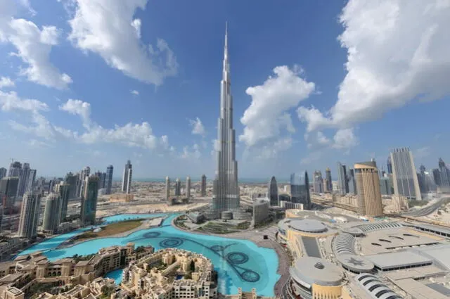 En los niveles 124 y 148, el rascacielos posee miradores que brindan vistas panorámicas de Dubái. Foto: iStockphoto LP/dblight.   