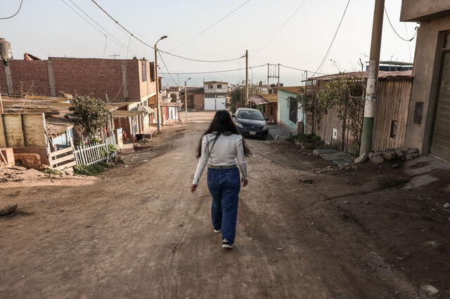 La joven estudió en la Escuela de Talentos del Callao y ganó una beca para la PUCP. Foto: Andina   