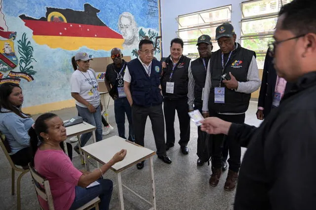 Edmundo González, quien lidera la Plataforma Unitaria Democrática (PUD), ganó terreno en las encuestas recientes. Foto: AFP.   