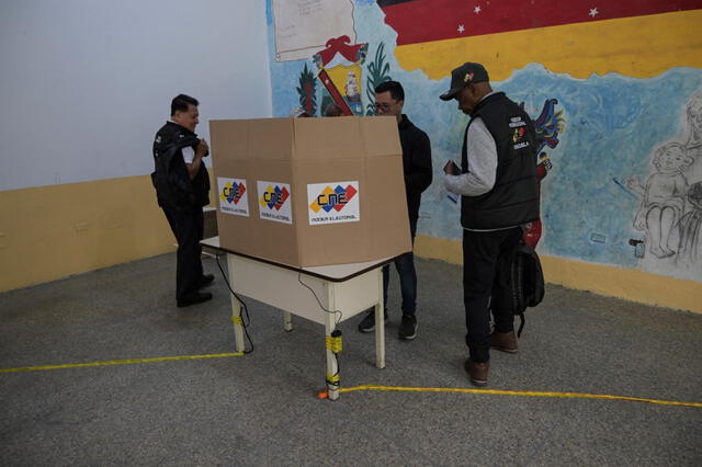 Los centros de votación estarán ubicados en embajadas y consulados, donde los votantes podrán ejercer su derecho al sufragio. Foto: AFP.   