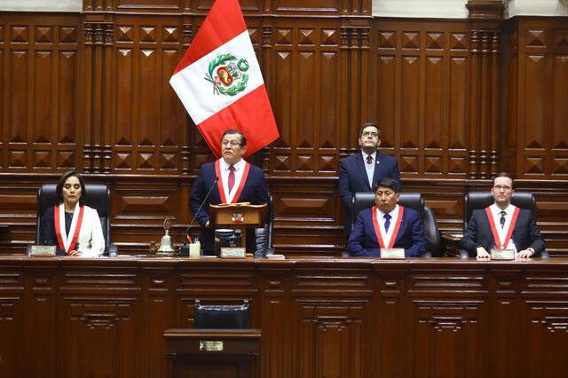  Foto tras la asunción de Eduardo Salhuana como presidente del Congreso. Foto: La República   