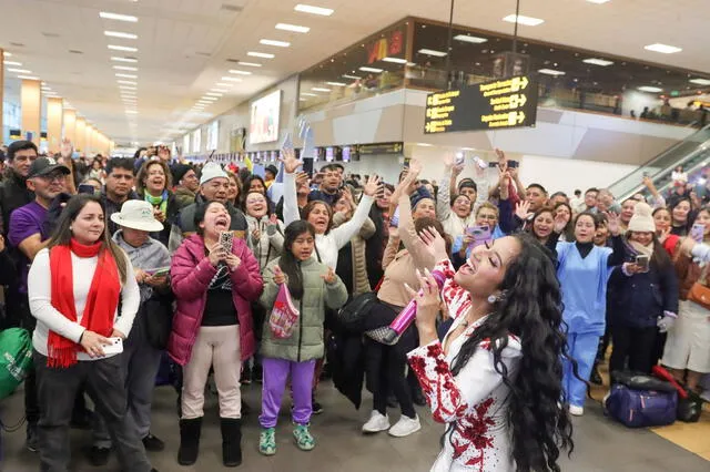 Así se vive las Fiestas Patrias en el aeropuerto Jorge Chávez: desde emotivos reencuentros hasta shows en vivo