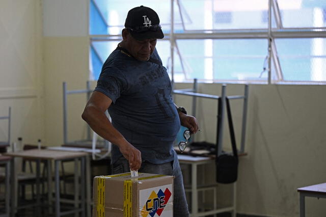 El Consejo Nacional Electoral (CNE), de línea oficialista, espera hasta tener una tendencia irreversible para anunciar resultados del proceso, que es automatizado. Foto: AFP   