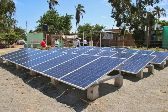  Los paneles solares&nbsp;son el intermediario que hace que la luz solar nos sirva de energía. Foto: Andina   