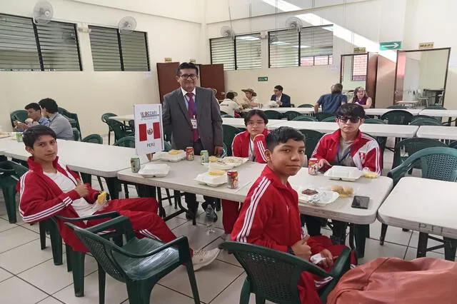 Delegación peruana en la Olimpiada Centroamericana y del Caribe de Física. Foto: Andina   