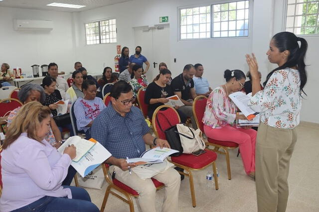 La implementación de la Escuela para Padres exigirá que los padres de familia asistan a sus charlas. Foto: Meduca   