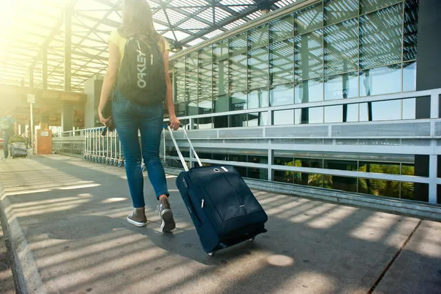  Se aconseja a los ciudadanos españoles verificar previamente si existen nuevas normativas de entrada en el país de destino antes de viajar. Foto: Pexels   