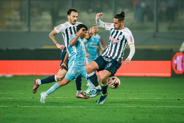  Marlon fue uno de los más aplaudidos por el pueblo celeste. Foto: Sporting Cristal   