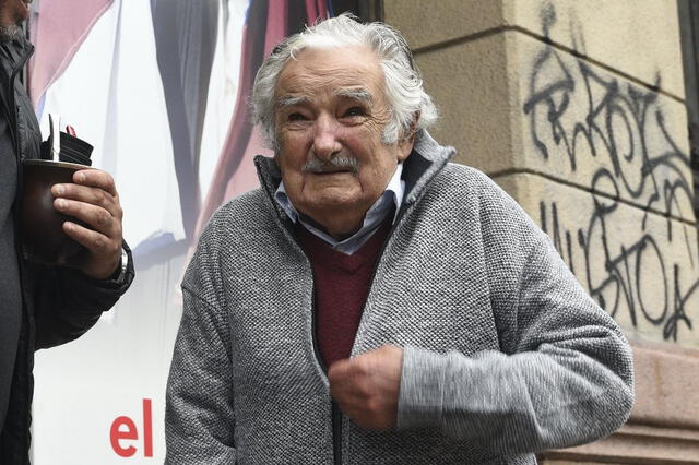 Durante una entrevista con The New York Times, el propio Mujica reveló detalles de su recuperación en los que habló lo mucho que le ha costado esta etapa en su salud. Foto: AFP.   