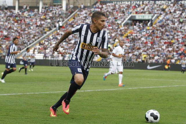  Paolo Guerrero estuvo de invitado en el Día del Hincha Blanquiazul en el estadio Alejandro Villanueva. Foto: Alianza Lima   