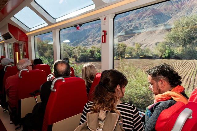 El Tren de la Quebrada es el primer tren en América Latina que funciona con baterías de litio alimentadas por energía solar. Foto: trensolaroficial/Instagram   