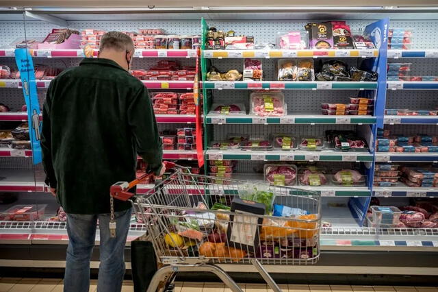  Los requisitos para recibir beneficios SNAP varían según el estado y el tamaño del hogar, pero generalmente se basan en los ingresos y los activos. Foto: AFP   