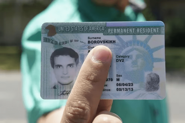  La green card es una de las alternativas para vivir legalmente en Estados Unidos. Foto: Miami Diario.   