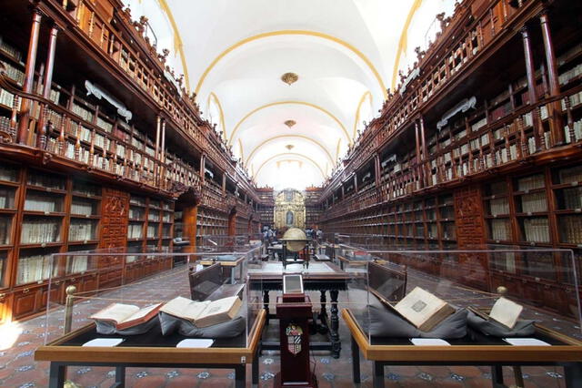  La Biblioteca Palafoxiana es un lugar para desentrañar la historia y acercarse a los tesoros escritos más impresionantes de México. Foto: e-consulta.com   