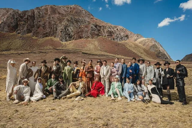  Todos los modelos en el desfile realizado en la Montaña Siete Colores. Foto: Aleshka Yamile/Instagram   