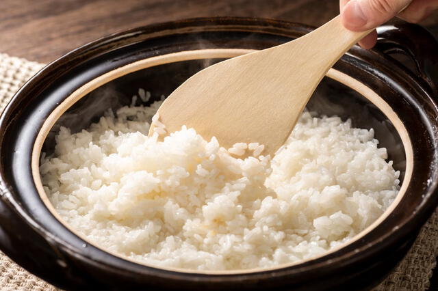 El científico explicó que descubrieron un método llamado "parbolizado con absorción" que permite cocinar el arroz sin perder sus beneficios. Foto: Finedining Lovers.   