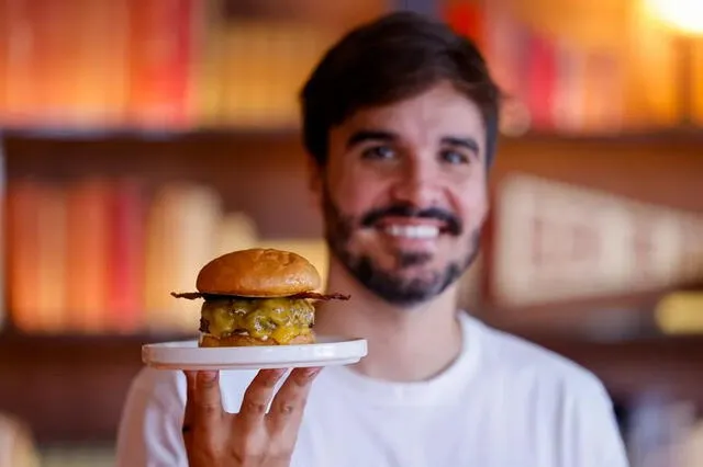  Esta hamburguesa cautivó a los jueces por su combinación de ingredientes y el nivel de detalle en su preparación. Foto: EFE<br>    