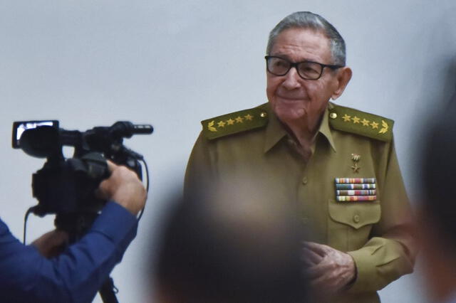 Raúl Castro, quien ya tiene más de 90 años, ha estado fuera del foco público en gran medida desde que se retiró de la política activa en 2021. Foto: AFP   