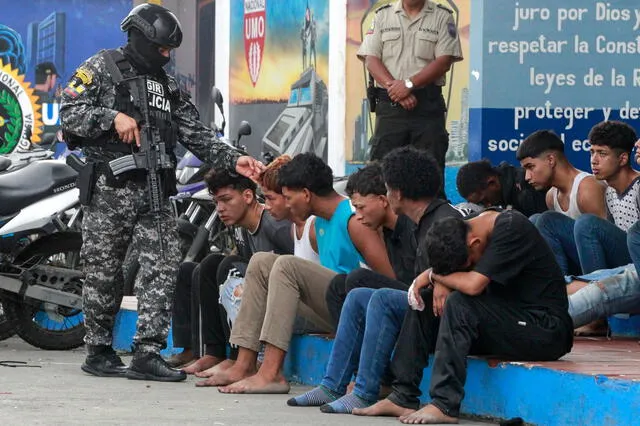 La inseguridad ciudadana en Ecuador llegó al punto de que un grupo ocupara brevemente un canal de televisión. Foto: Carlos Duran Araujo/EPA    