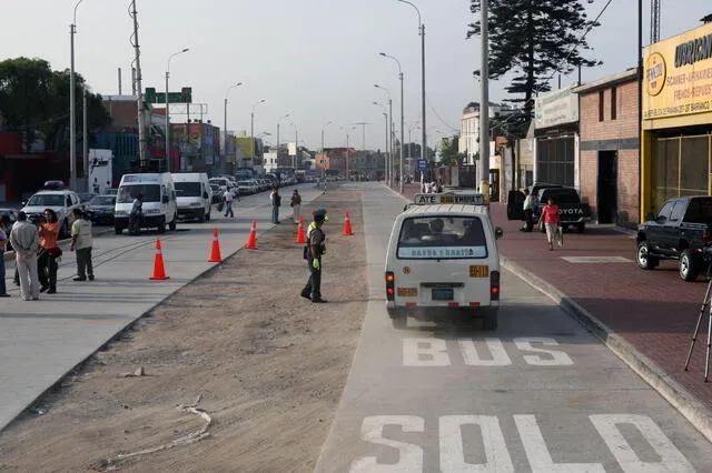 Pistas y veredas en av. Bolognesi