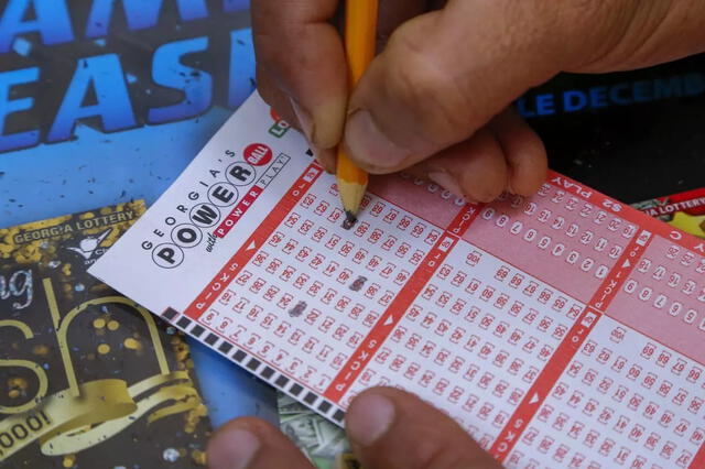  Juegos como Powerball y Mega Millions ofrecen premios mayores que pueden alcanzar cientos de millones, incluso miles de millones de dólares. Foto: EFE   